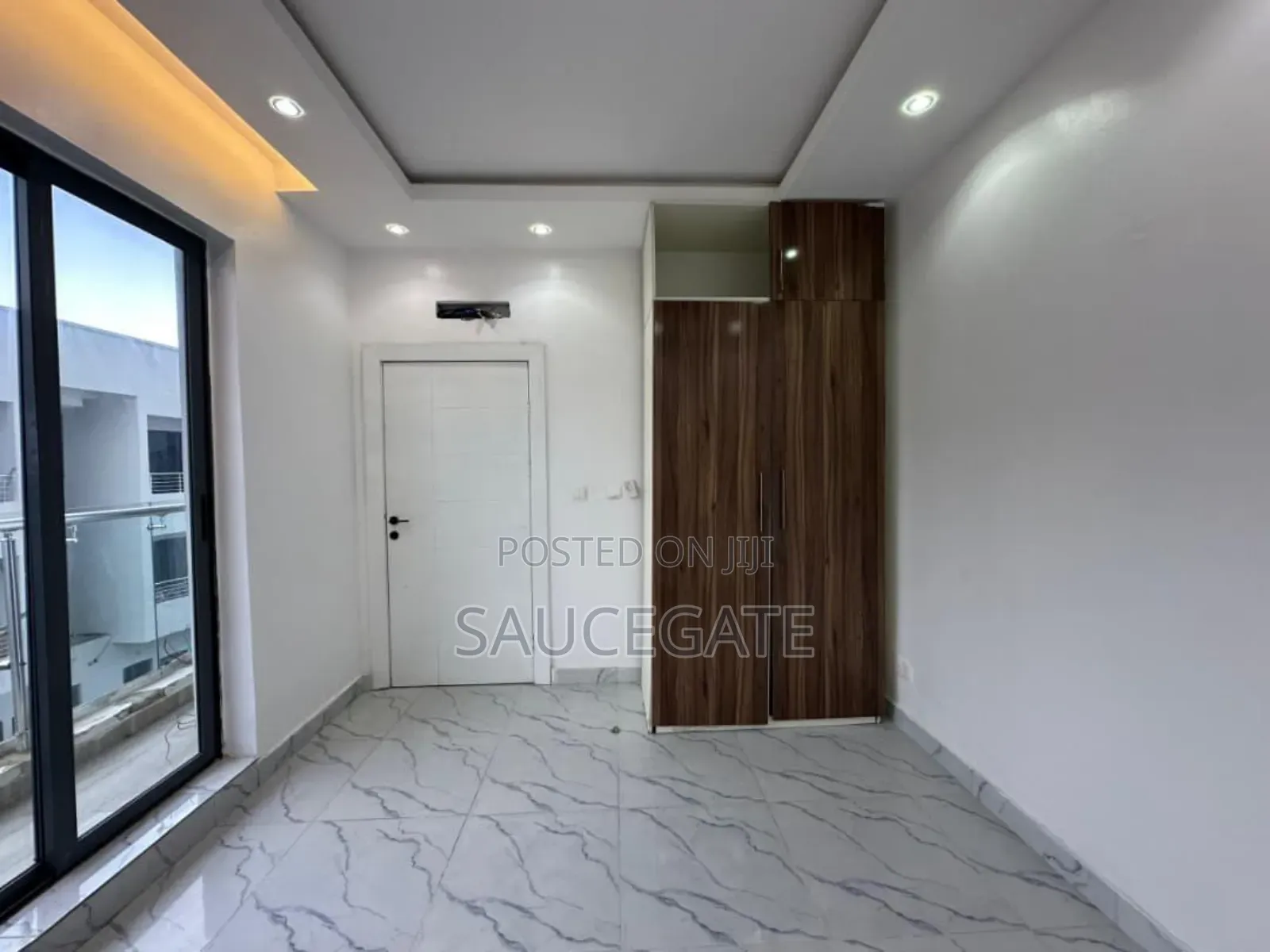 2bdrm Apartment in Lekki Phase 1 for rent