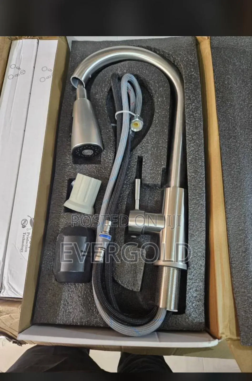 Pull Out Kitchen Mixer Tap Available With Complete Accessories