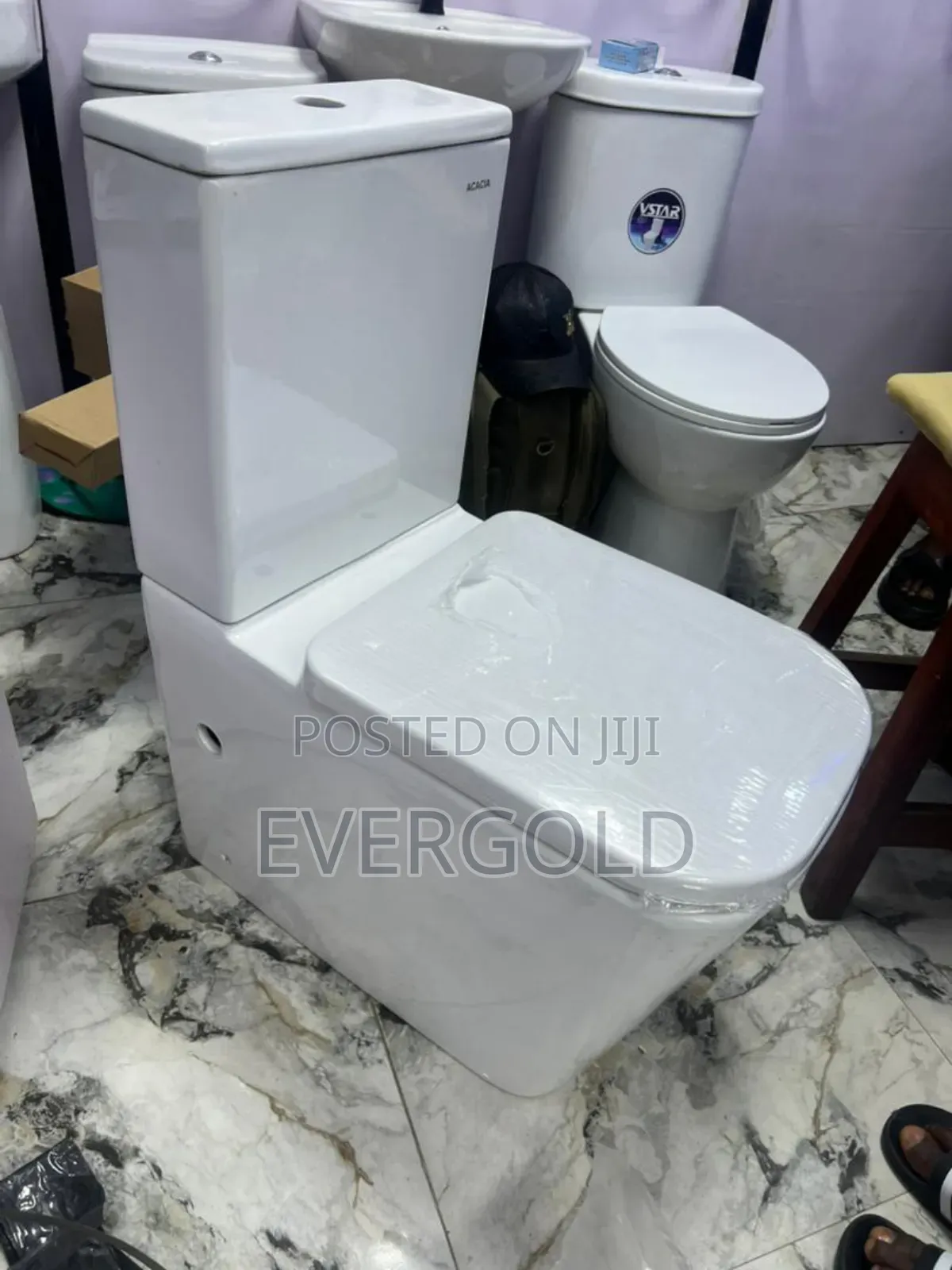 Executive Wc Seat And Tank Available With Good Flushing System