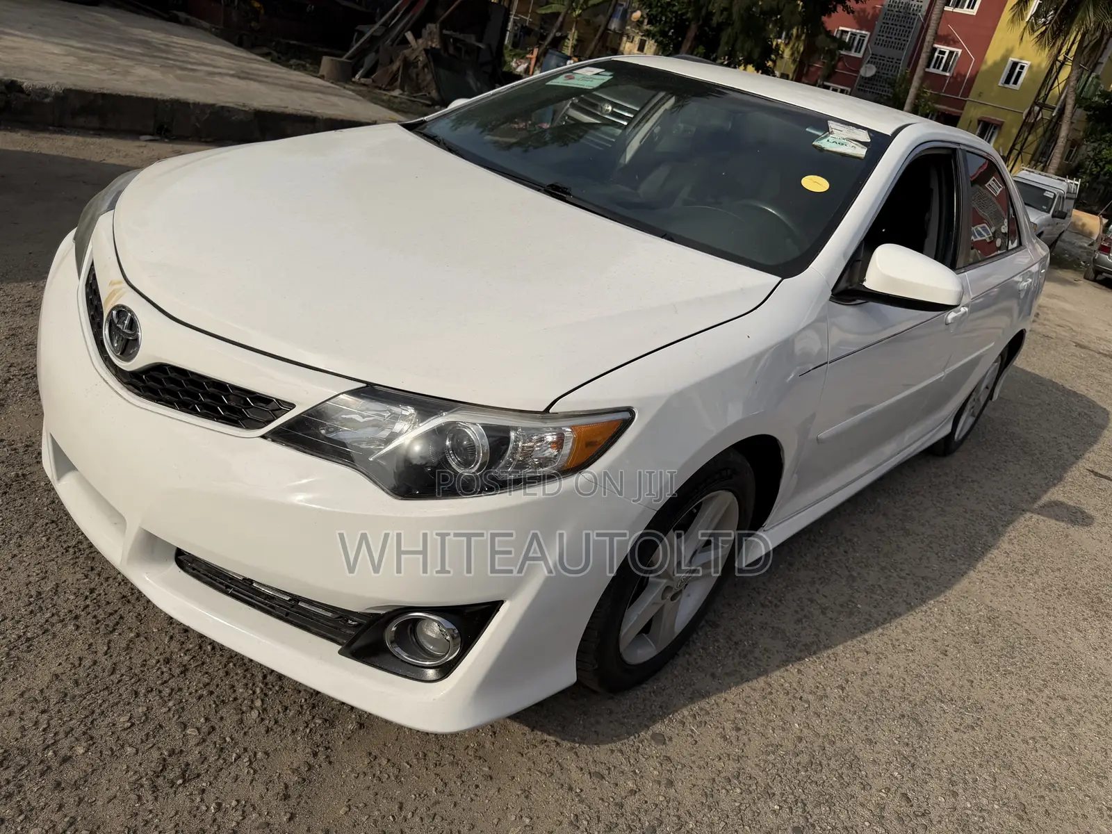 Toyota Camry SE 4dr Sedan (2.5L 4cyl 6A) 2013 White