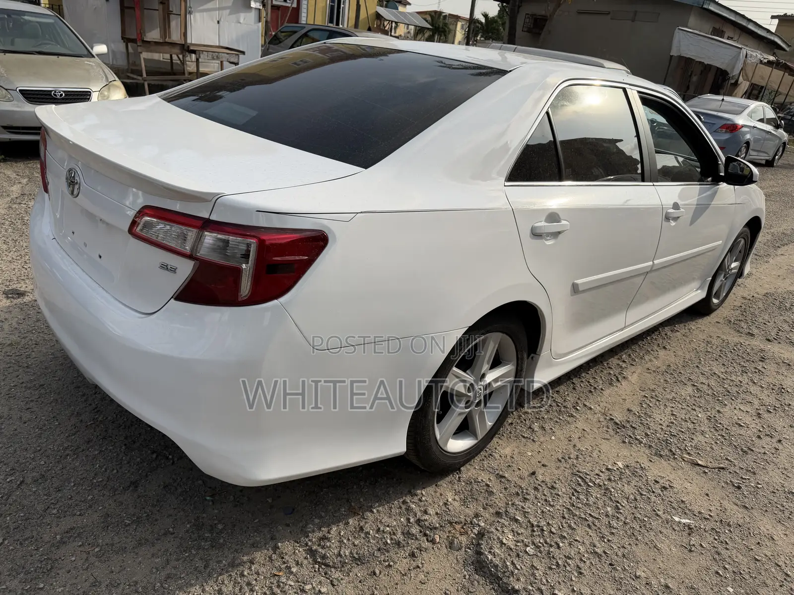 Toyota Camry SE 4dr Sedan (2.5L 4cyl 6A) 2013 White
