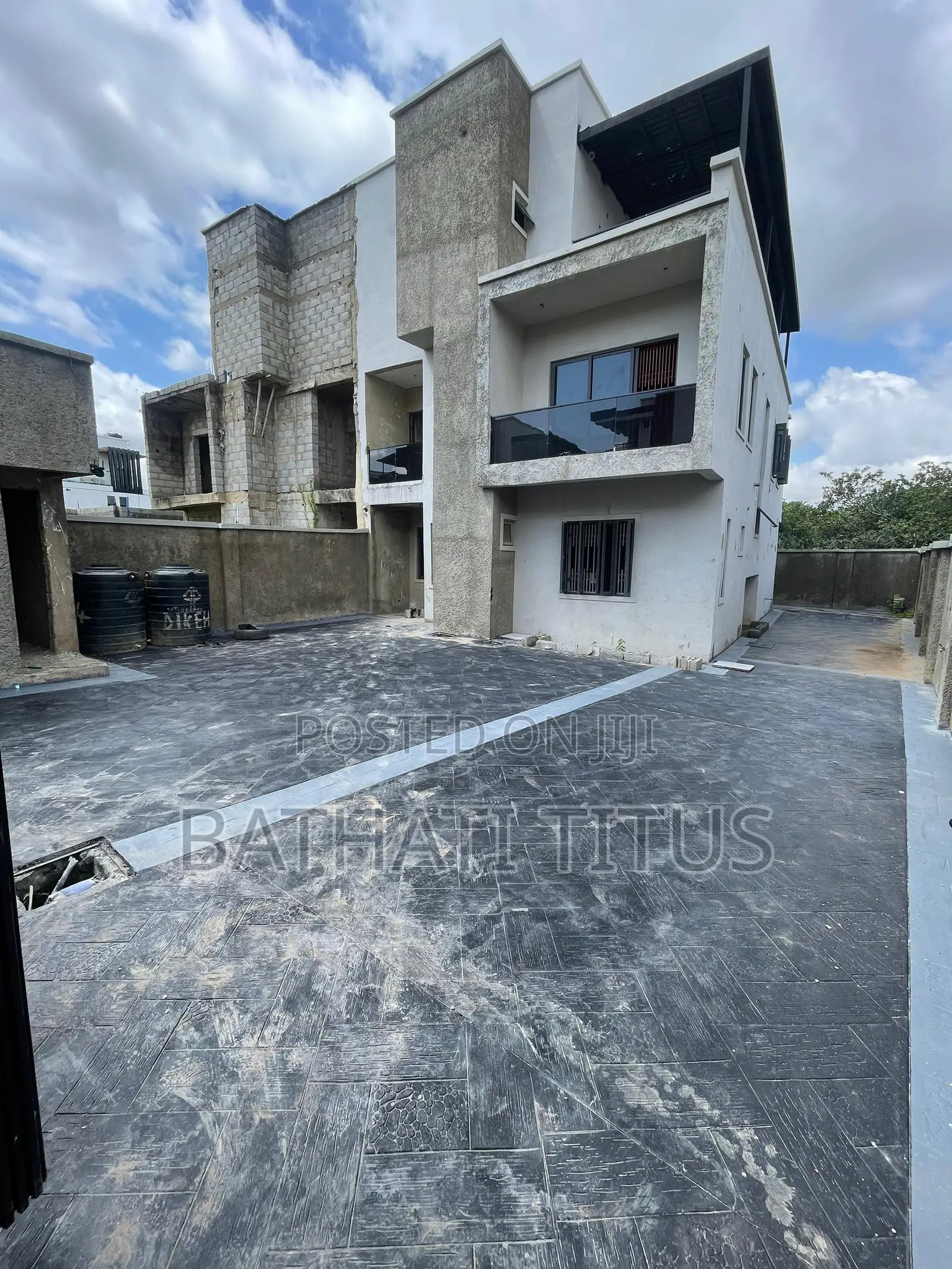 4bdrm Duplex in Life Camp for sale