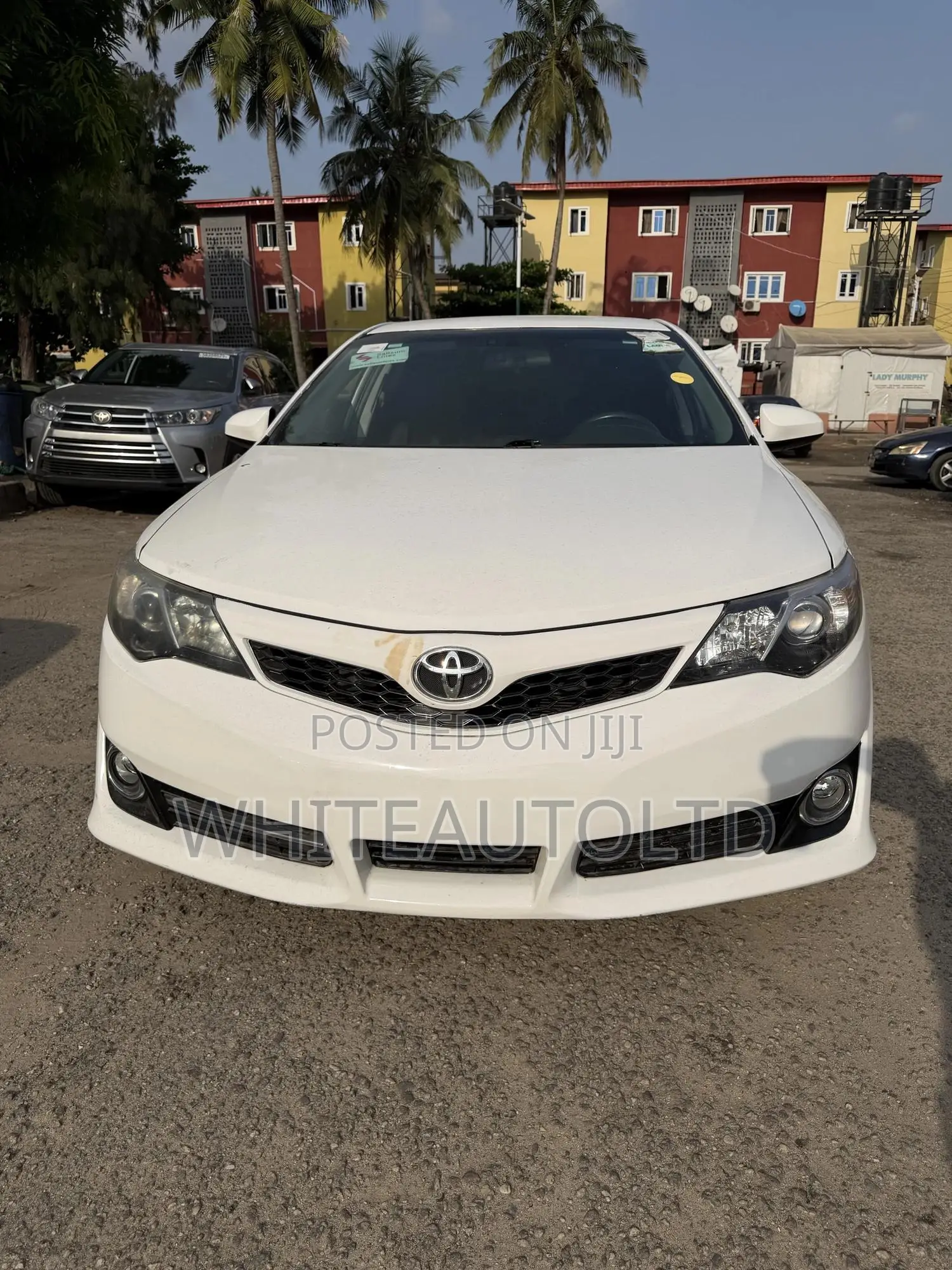 Toyota Camry SE 4dr Sedan (2.5L 4cyl 6A) 2013 White