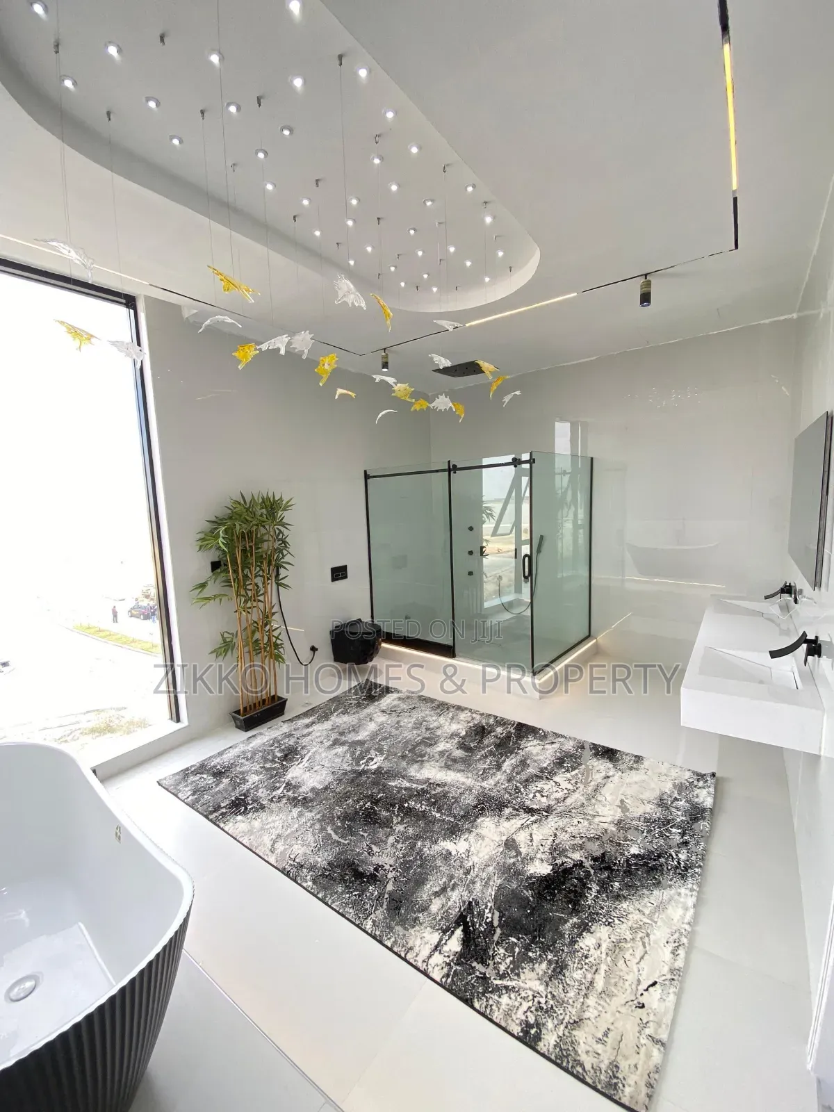 5bdrm Mansion in Osapa London, Lekki for sale