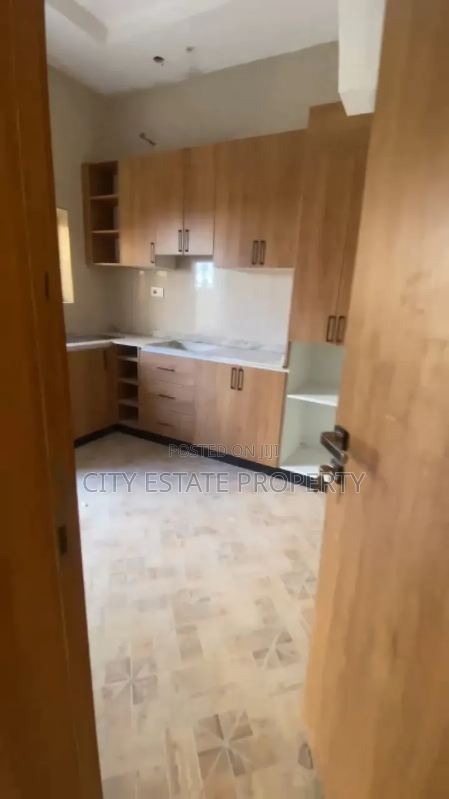 3bdrm Duplex in City Estate, Life Camp for rent