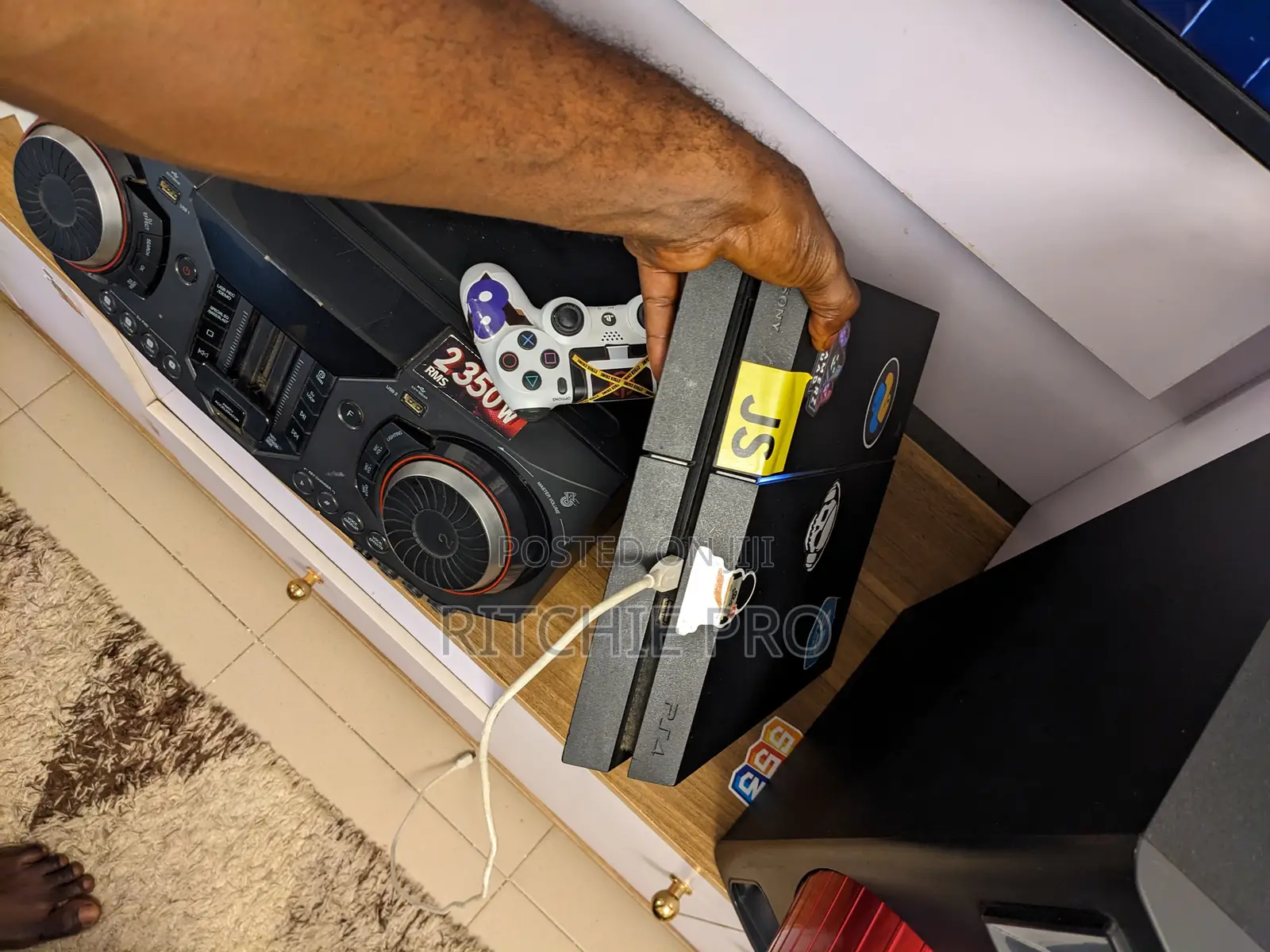 Ps4 Game for Sale With 2 Controllers