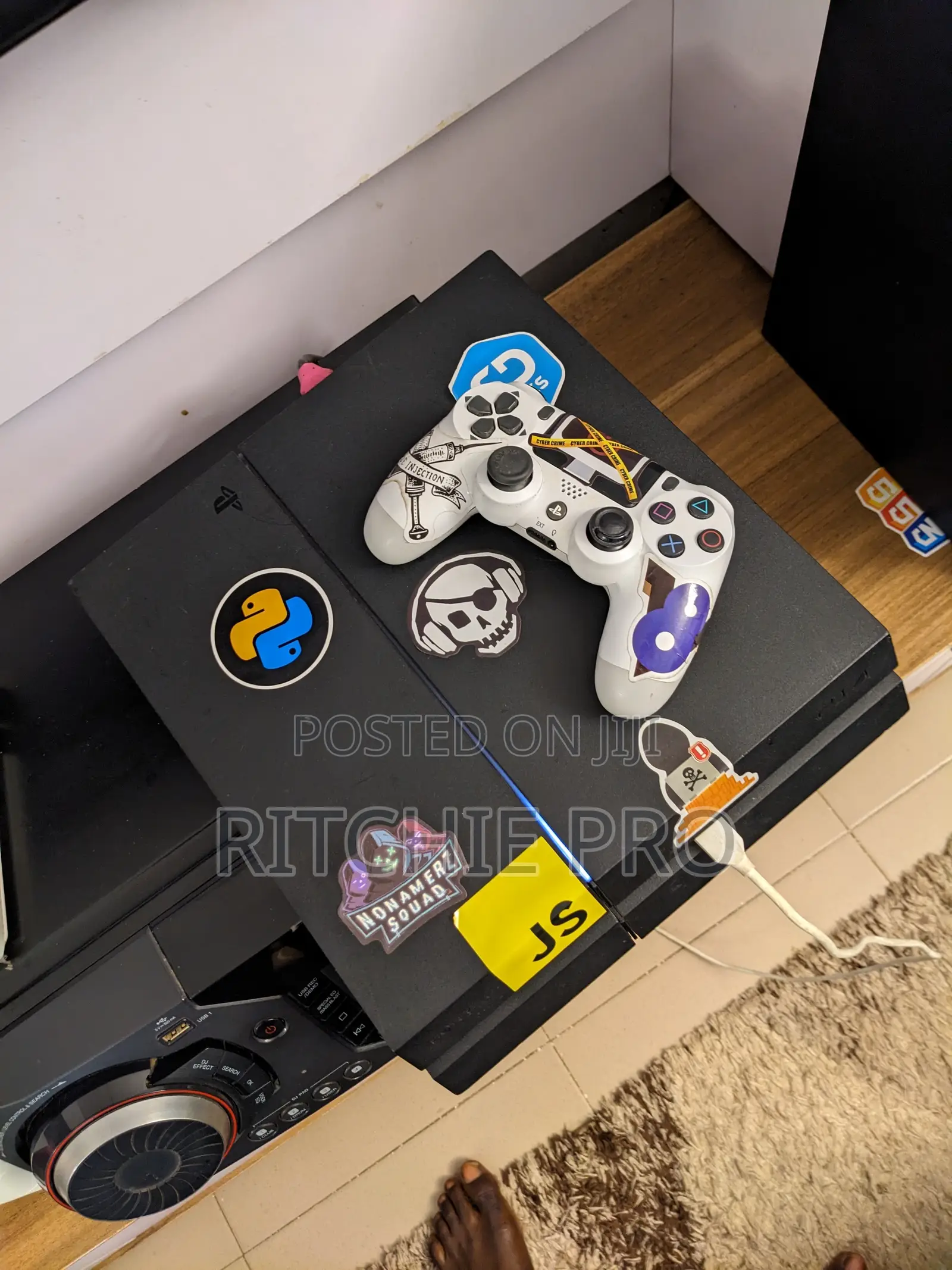 Ps4 Game for Sale With 2 Controllers