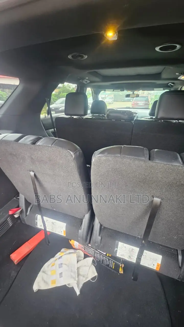 Ford Explorer XLT FWD 2018 Gray