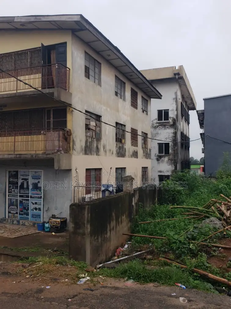 10bdrm Block of Flats in Mokola, Ibadan North West for sale