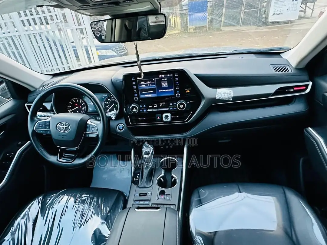 Toyota Highlander XLE 2022 Blue