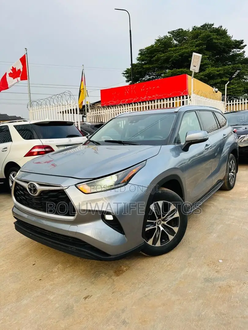 Toyota Highlander XLE 2022 Blue