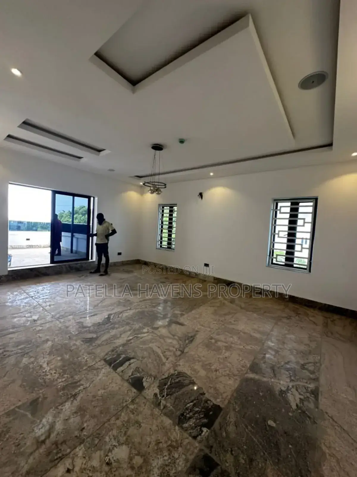 6bdrm Mansion in Katampe for sale