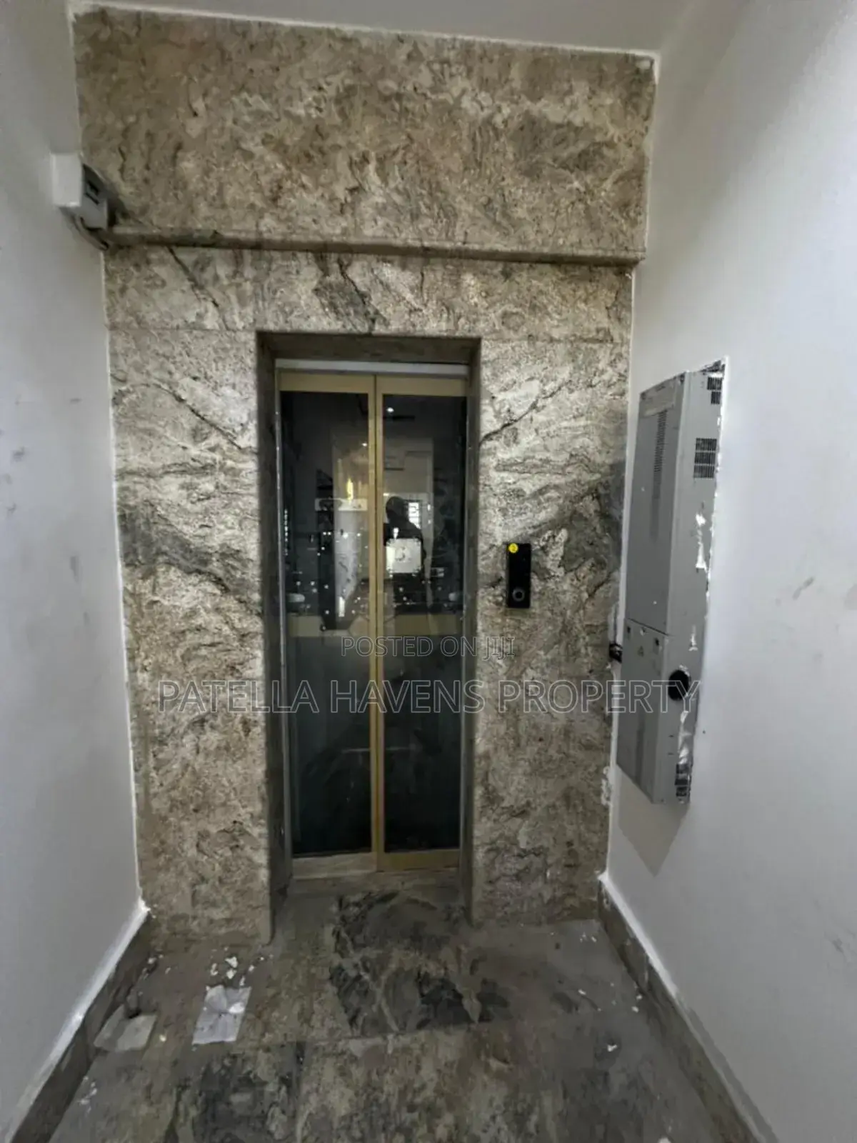 6bdrm Mansion in Katampe for sale