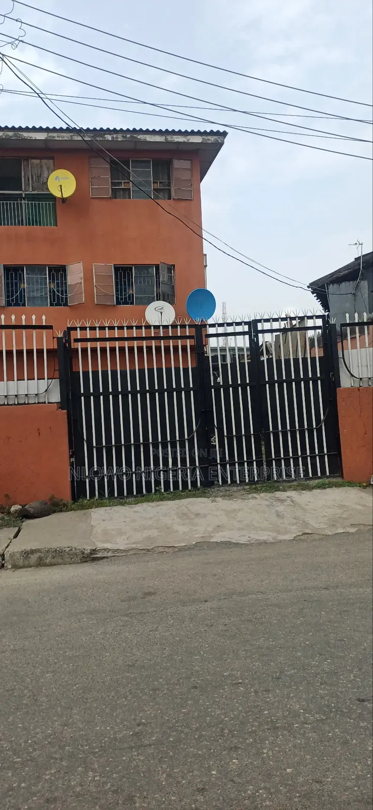 5bdrm Block of Flats in Apata Estate, Shomolu / Shomolu for rent
