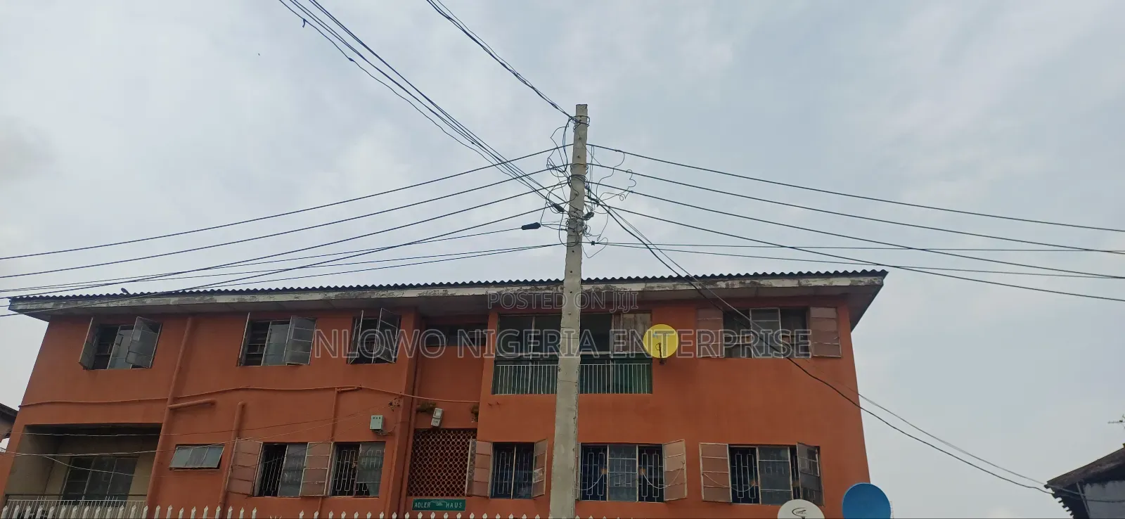5bdrm Block of Flats in Apata Estate, Shomolu / Shomolu for rent