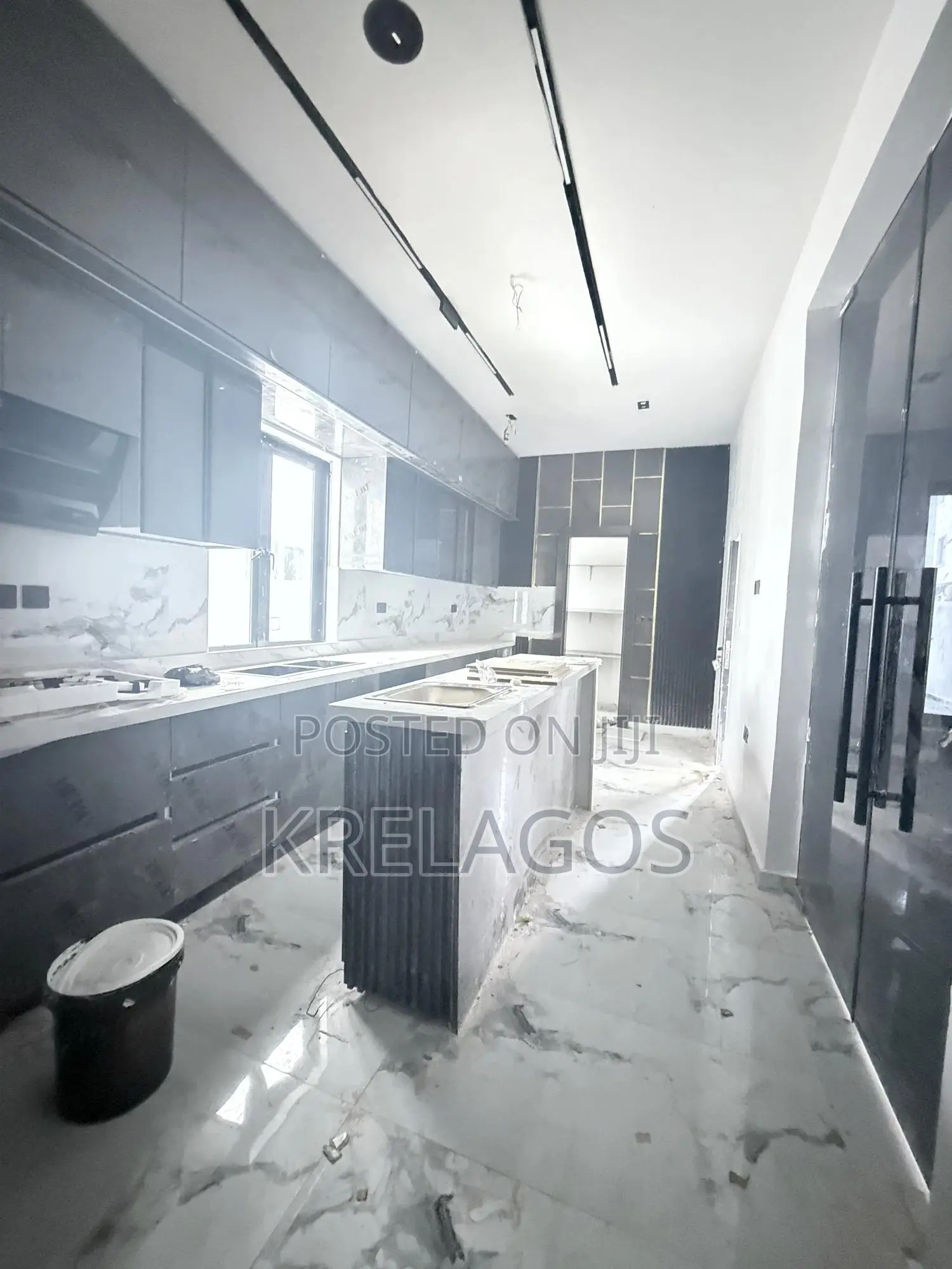 5bdrm Duplex in Ikota for sale