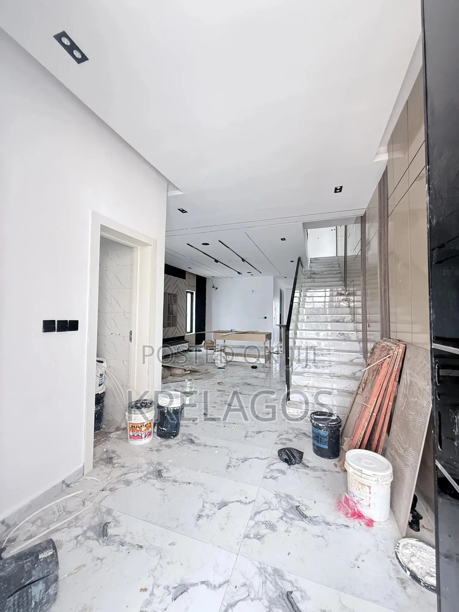 5bdrm Duplex in Ikota for sale