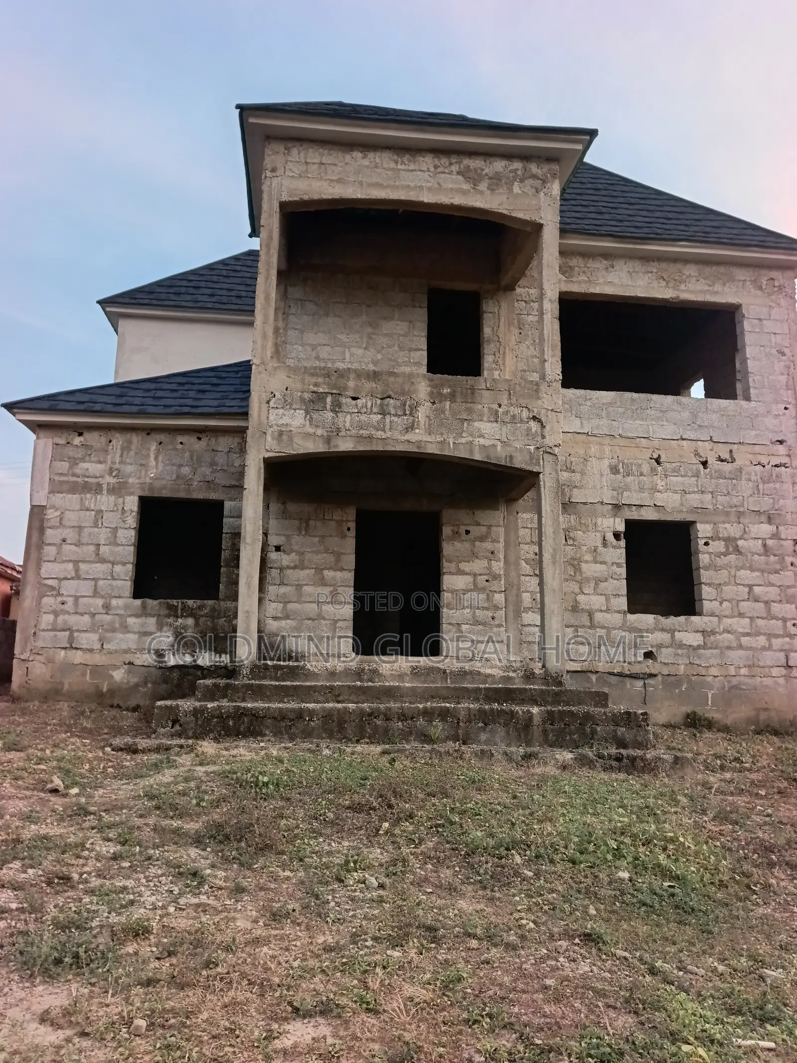 3bdrm Duplex in Goldmind Estate, FHA for sale