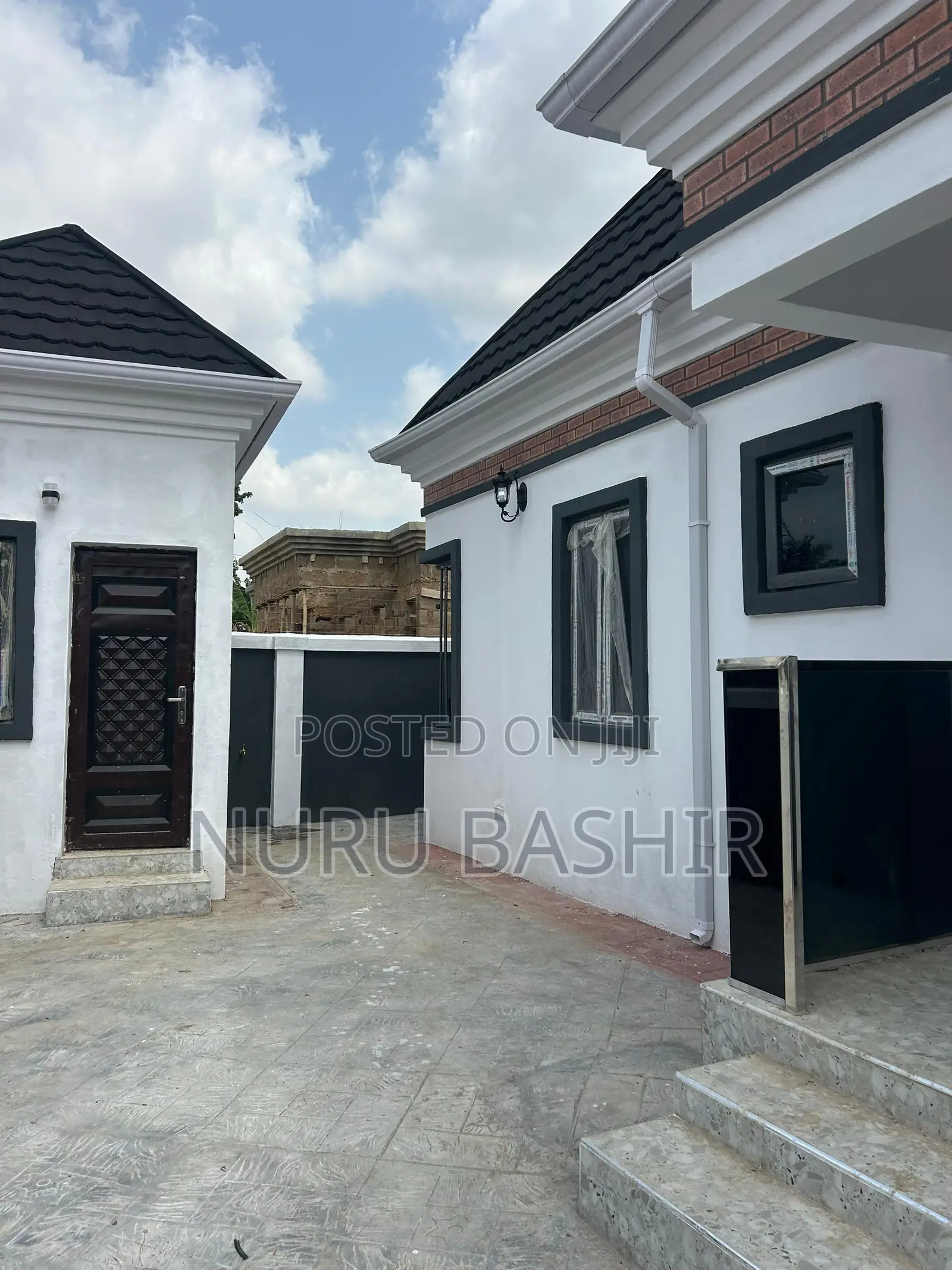 3bdrm Bungalow in Ahoyaya Estate, Jericho for sale