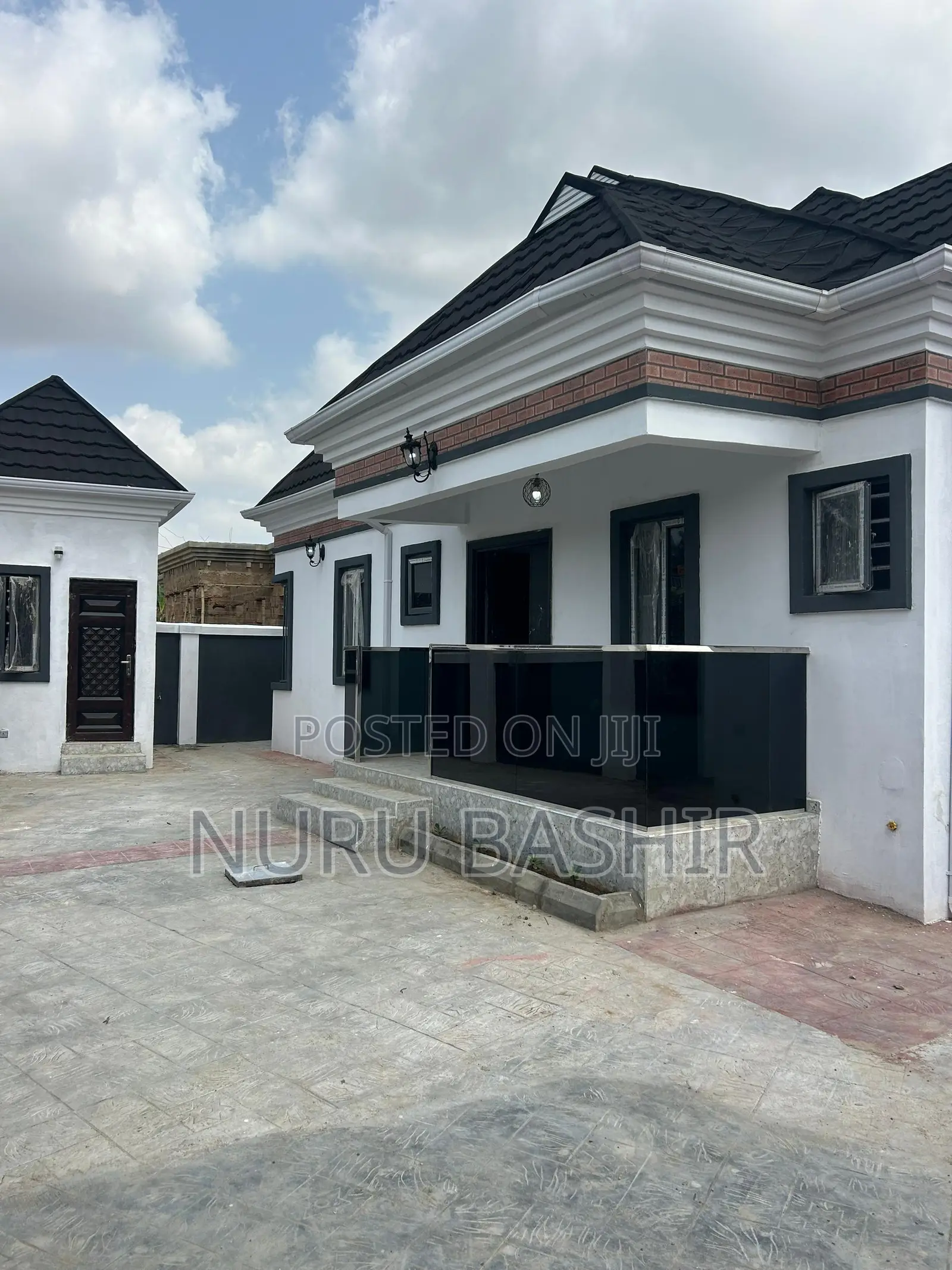 3bdrm Bungalow in Ahoyaya Estate, Jericho for sale
