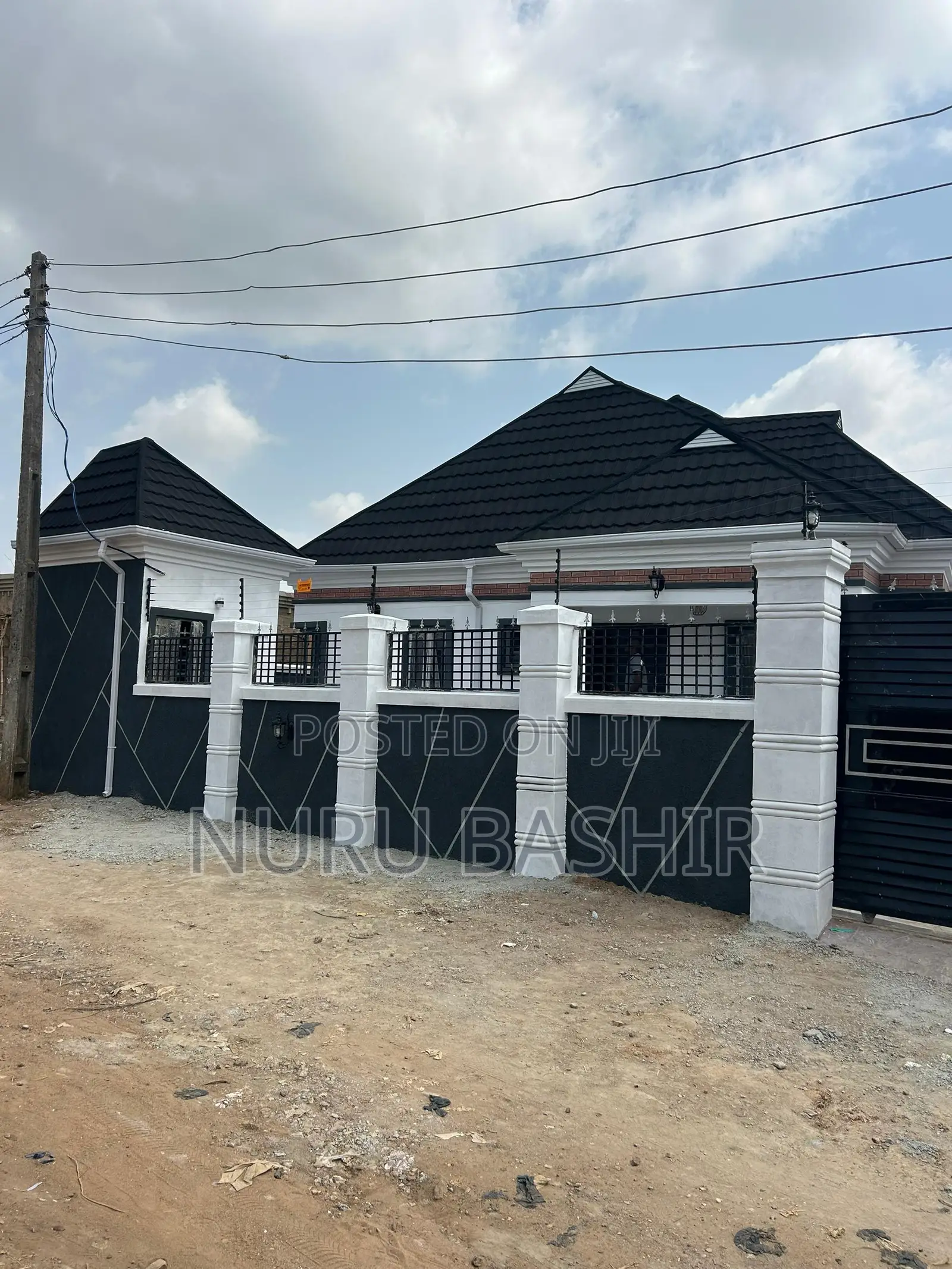 3bdrm Bungalow in Ahoyaya Estate, Jericho for sale