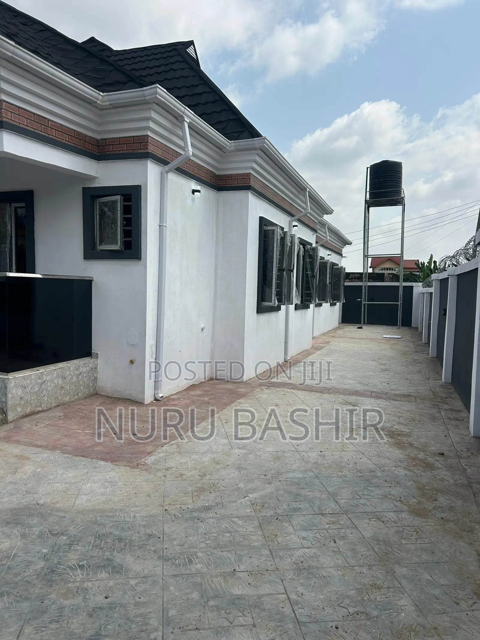 3bdrm Bungalow in Ahoyaya Estate, Jericho for sale