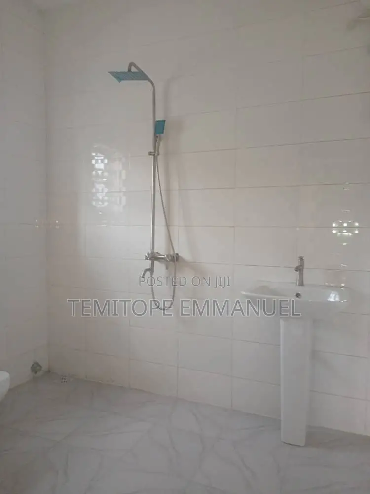 Furnished 3bdrm Apartment in Oko Oba for rent