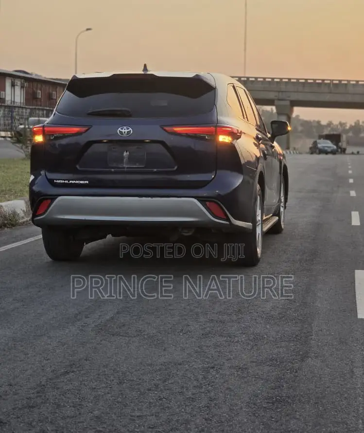 Toyota Highlander XLE AWD 2020 Blue