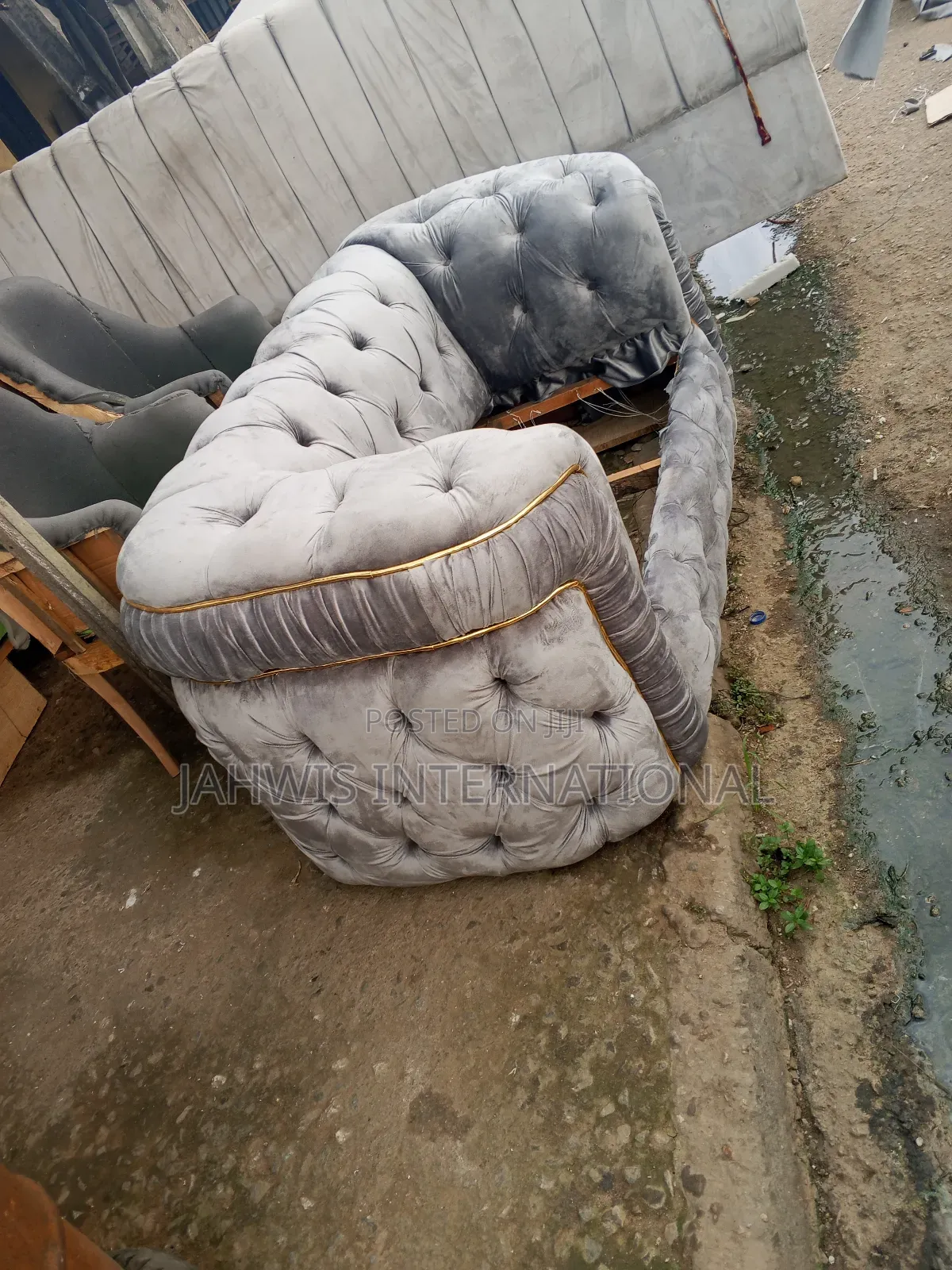Classic Living Room Chairs/Sofa