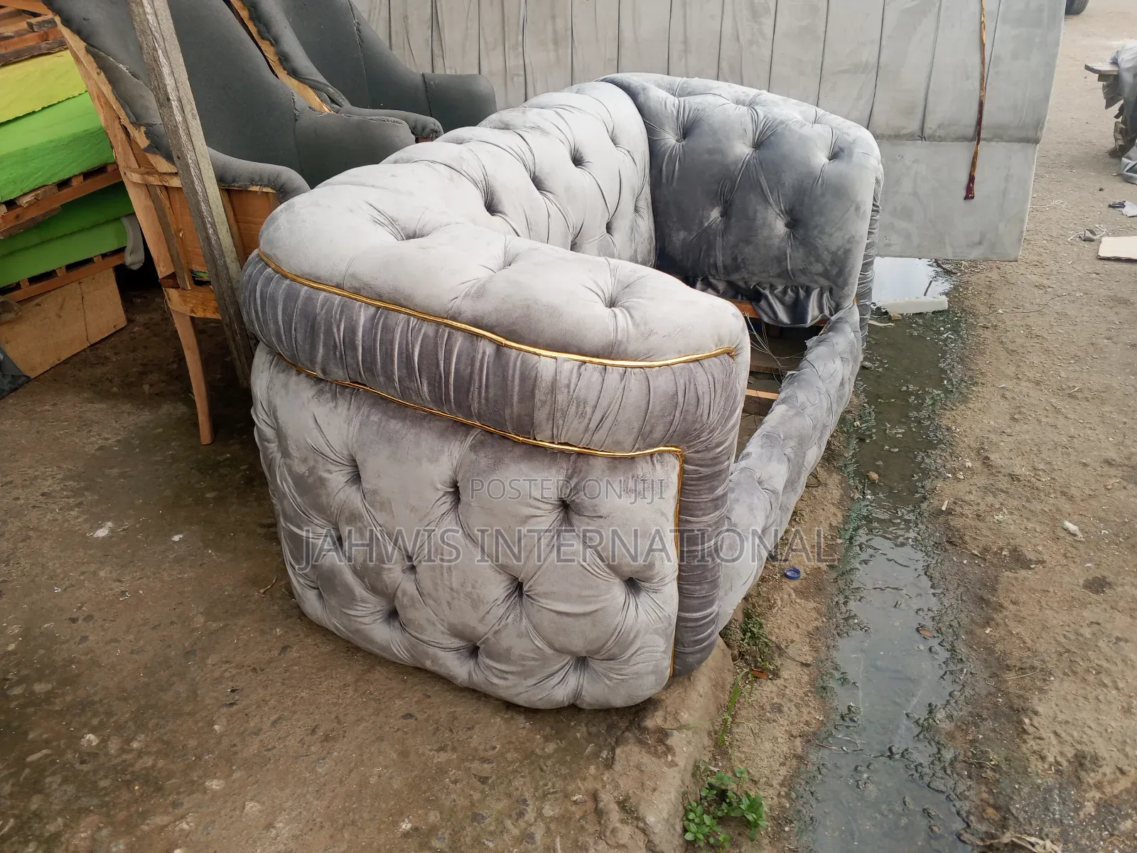 Classic Living Room Chairs/Sofa