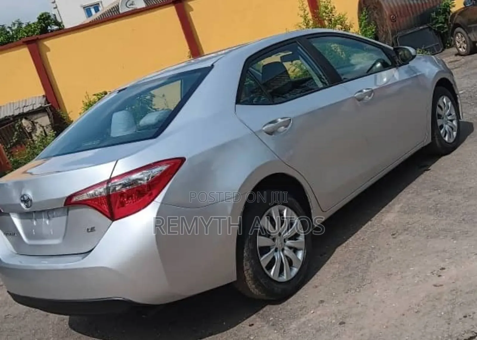 Toyota Corolla LE 4dr Sedan (1.8L 4cyl CVT) 2015 Silver