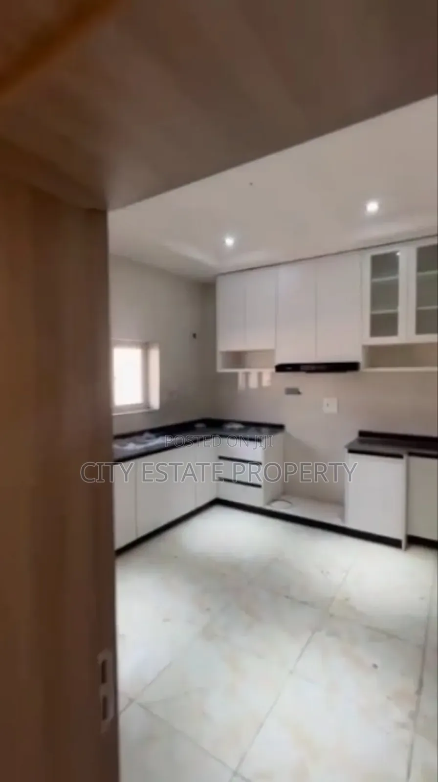3bdrm Block of Flats in City, Galadimawa for rent