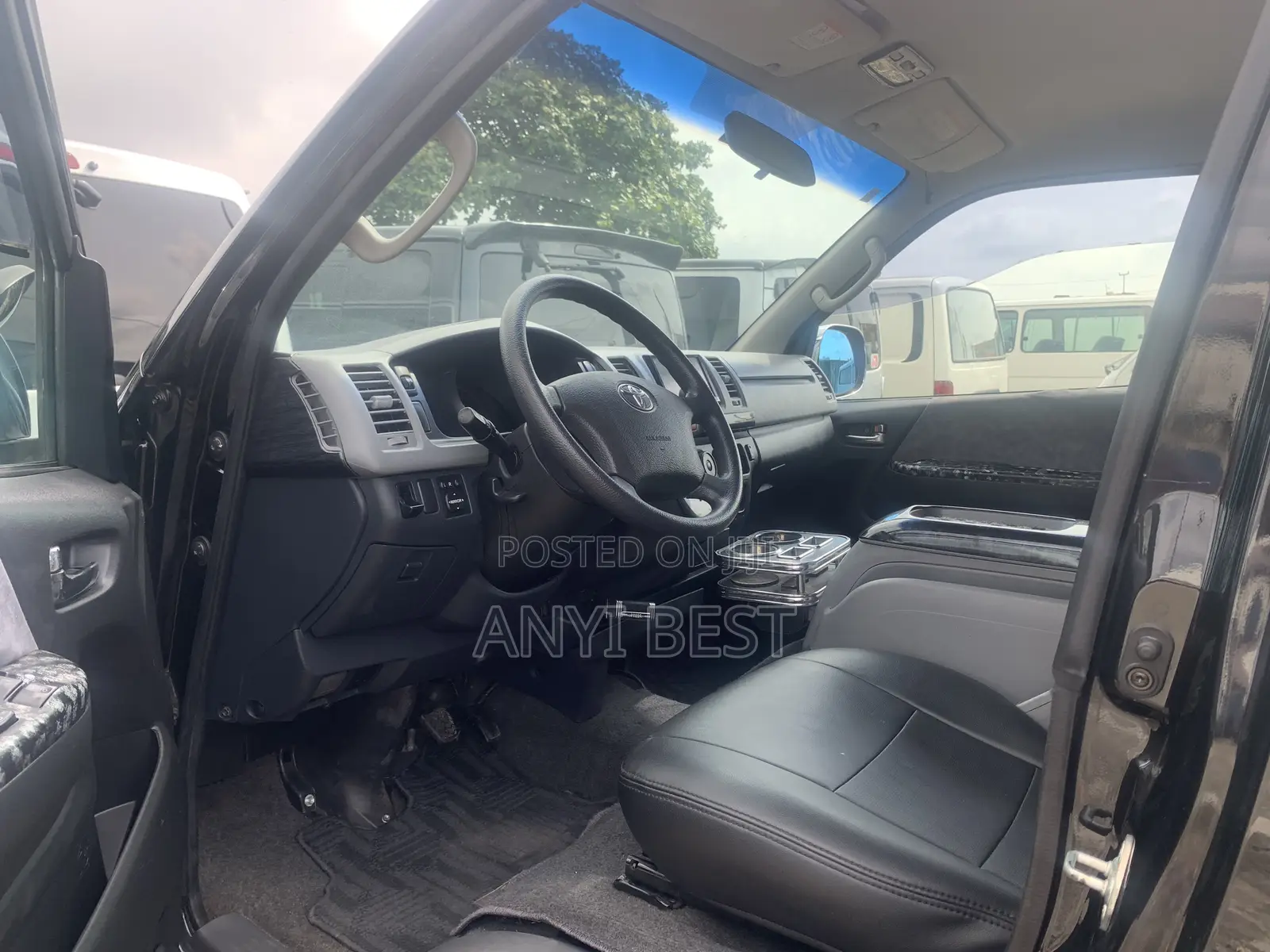 Toyota HiAce 2016 Black