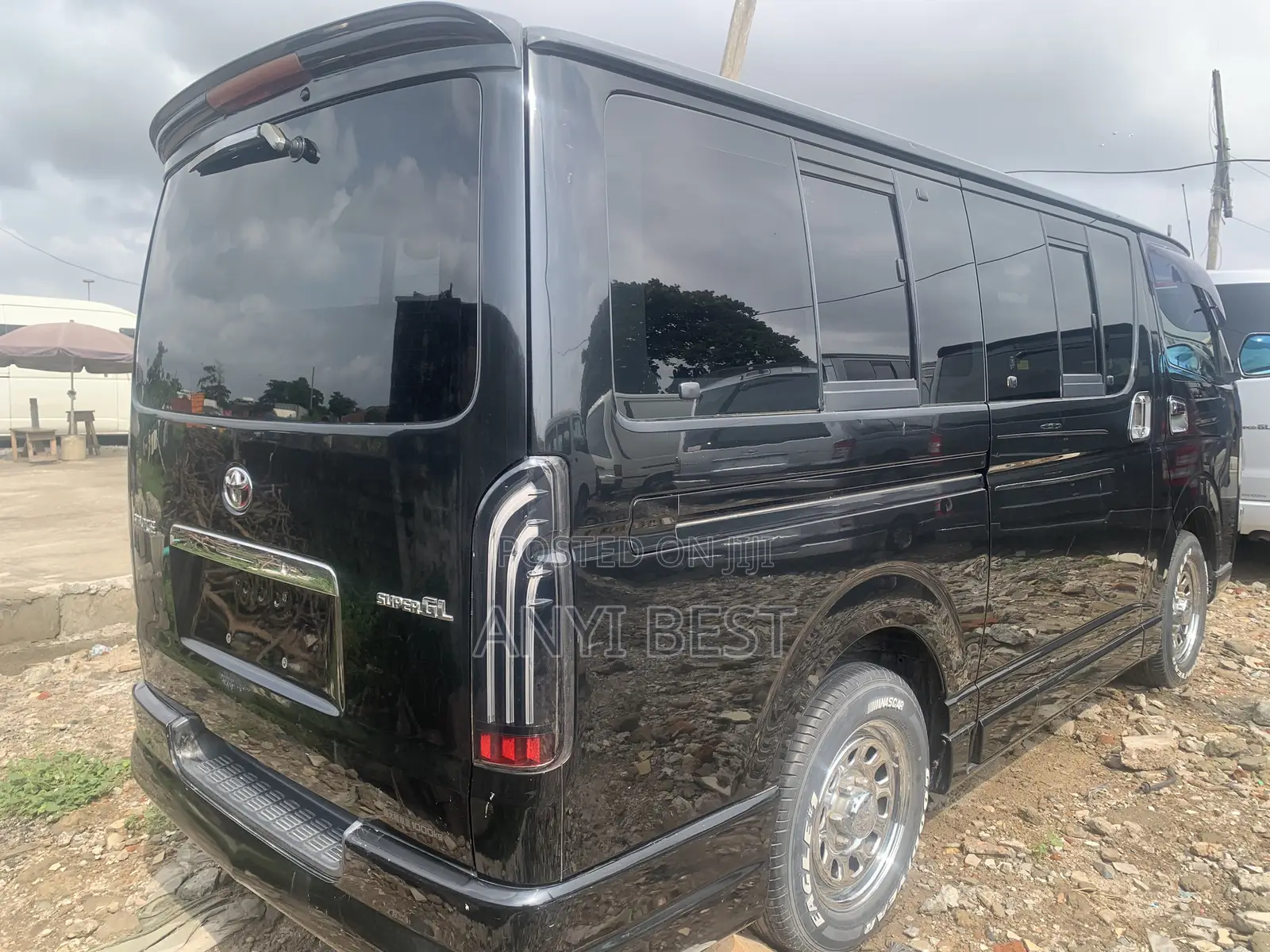 Toyota HiAce 2016 Black