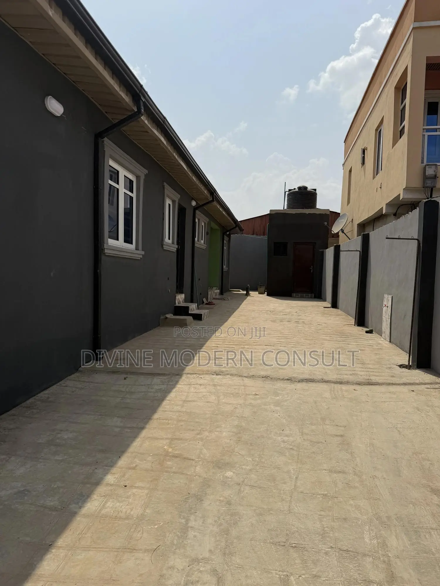 2bdrm Block of Flats in Private, Alakuko for rent