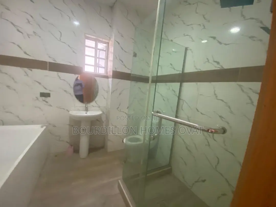 4bdrm Duplex in Harris Drive By Vgc, for rent