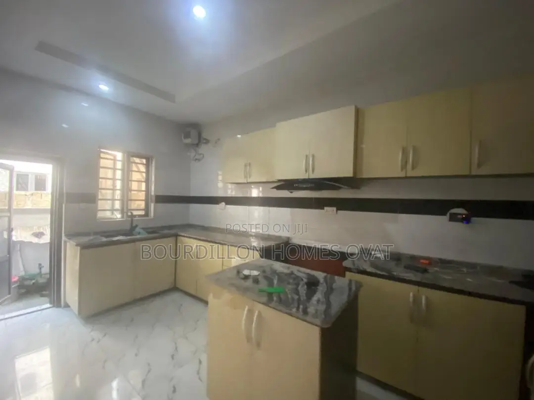 4bdrm Duplex in Harris Drive By Vgc, for rent