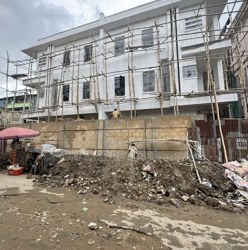 4bdrm Duplex in Ebutte Metta Yaba for sale