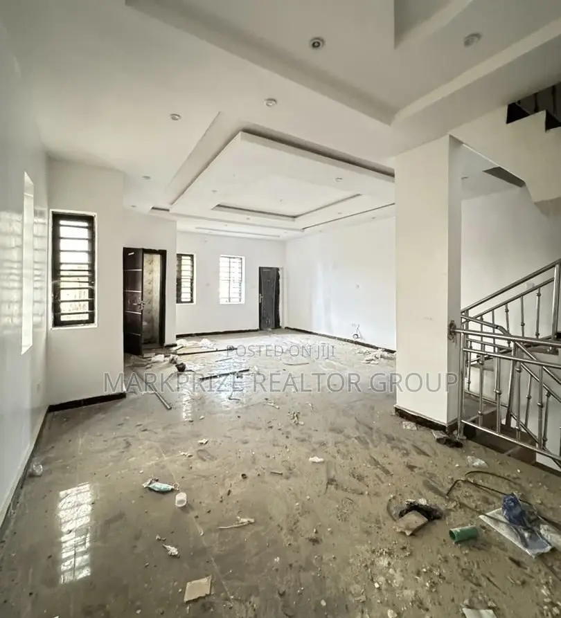 4bdrm Duplex in Surulere Lagos for sale