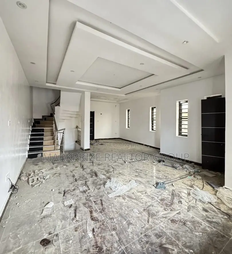 4bdrm Duplex in Surulere Lagos for sale