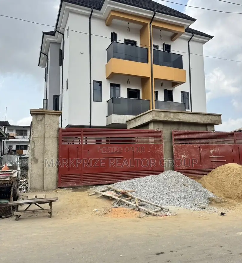 4bdrm Duplex in Surulere Lagos for sale