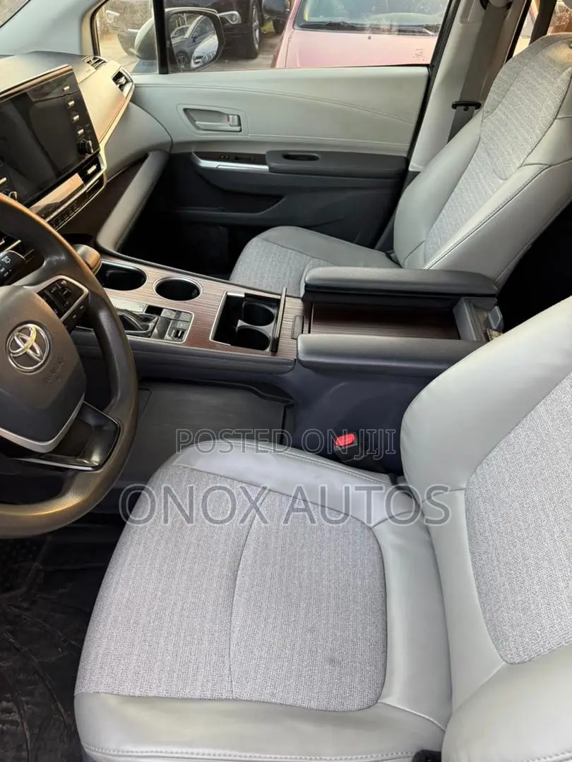 Toyota Sienna XLE 7-Passenger AWD 2021 Green