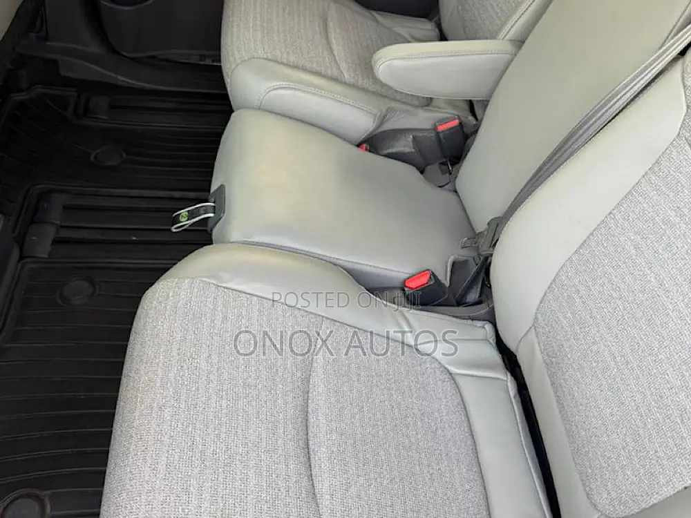 Toyota Sienna XLE 7-Passenger AWD 2021 Green