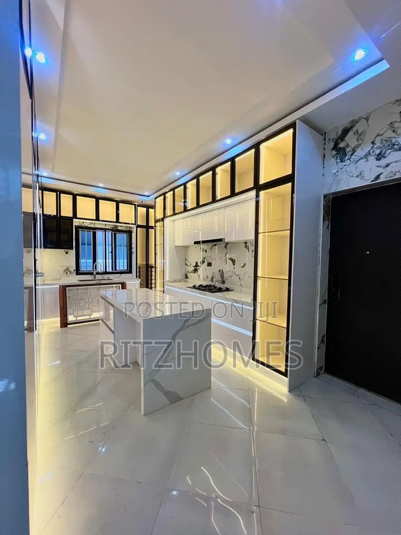 6bdrm Duplex in Lekki Phase 1 for sale