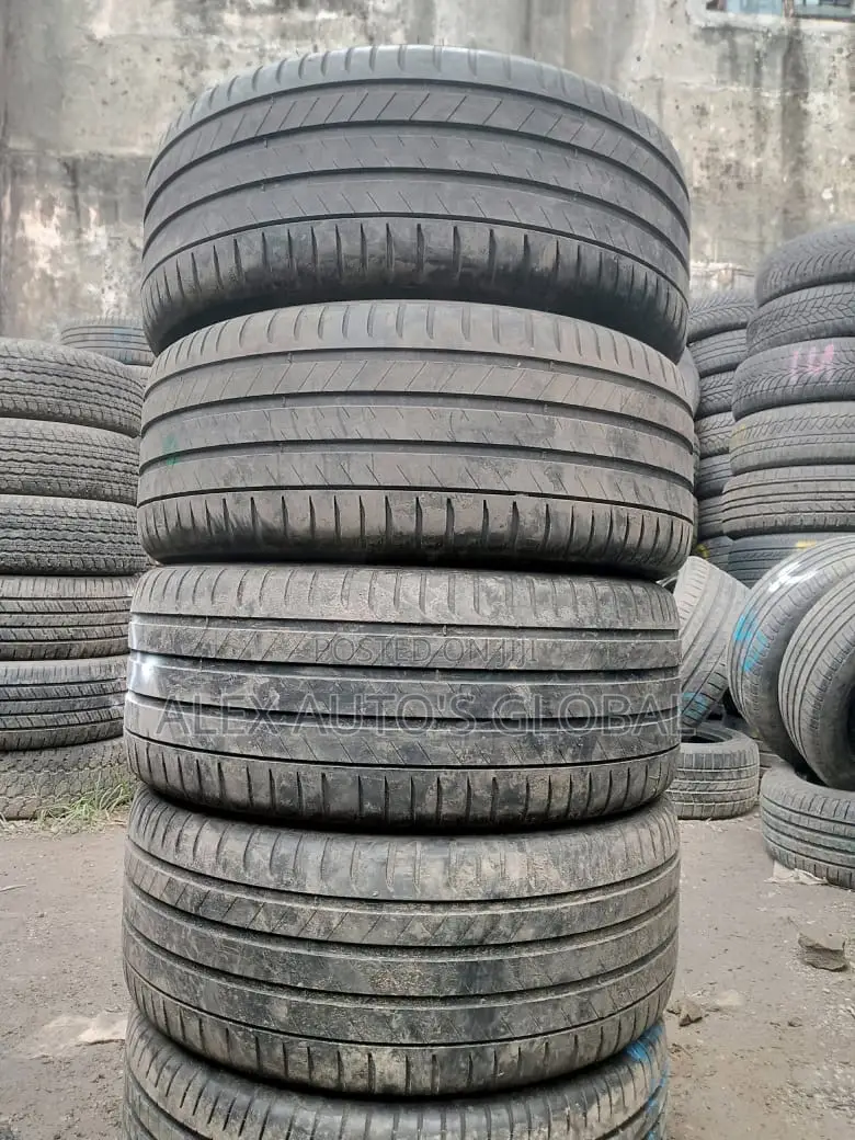 Original 255/55/18 Tires Michelin
