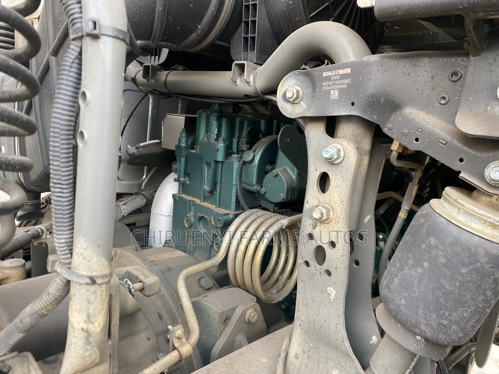 Howo Tractor Head (10 Tyres)