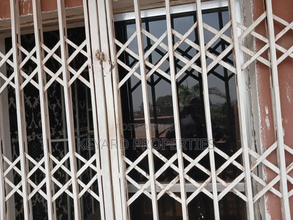 Commercial Shop for Sale in Wuse2