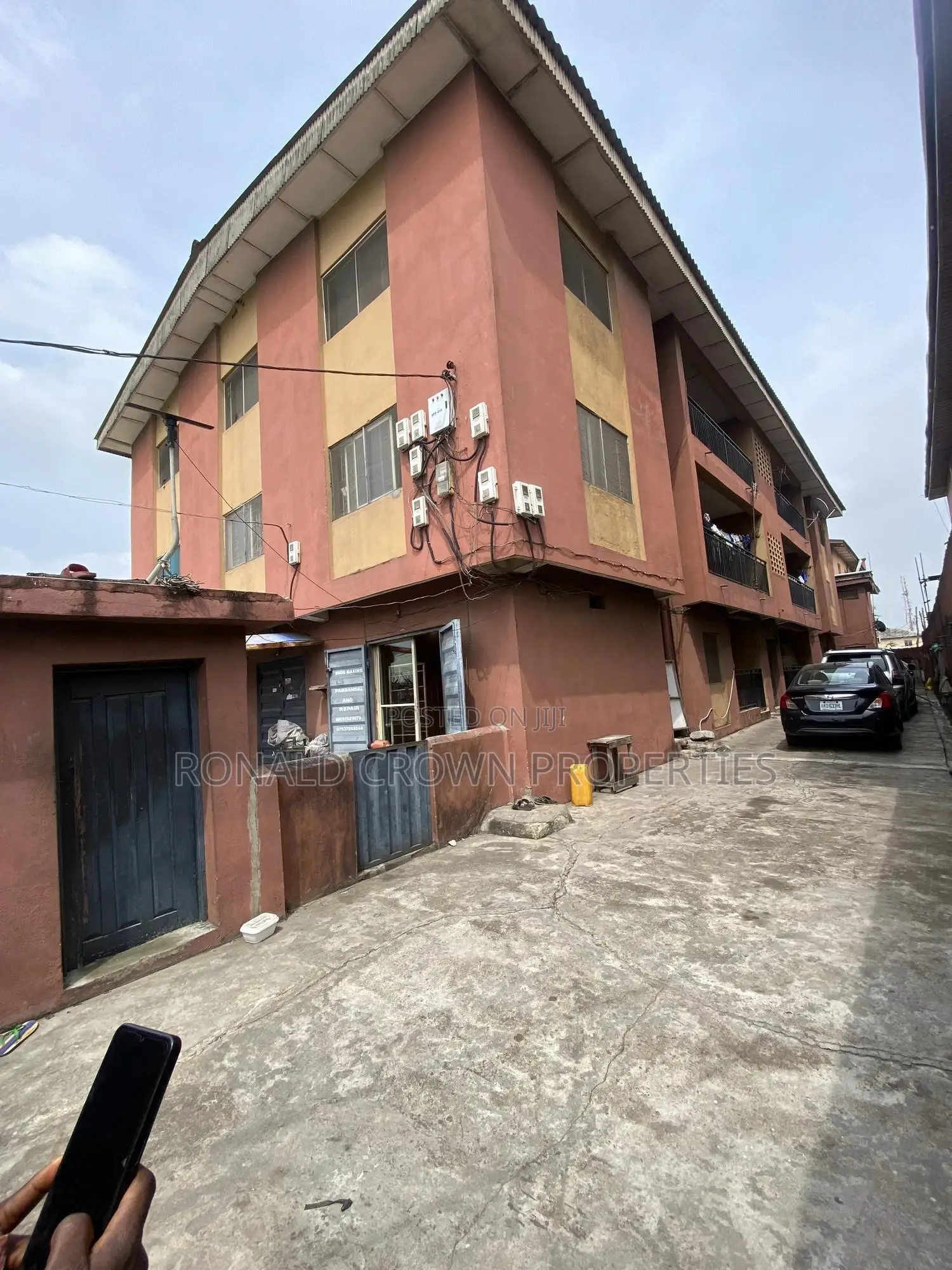 4bdrm Block of Flats in Ago Palace for sale