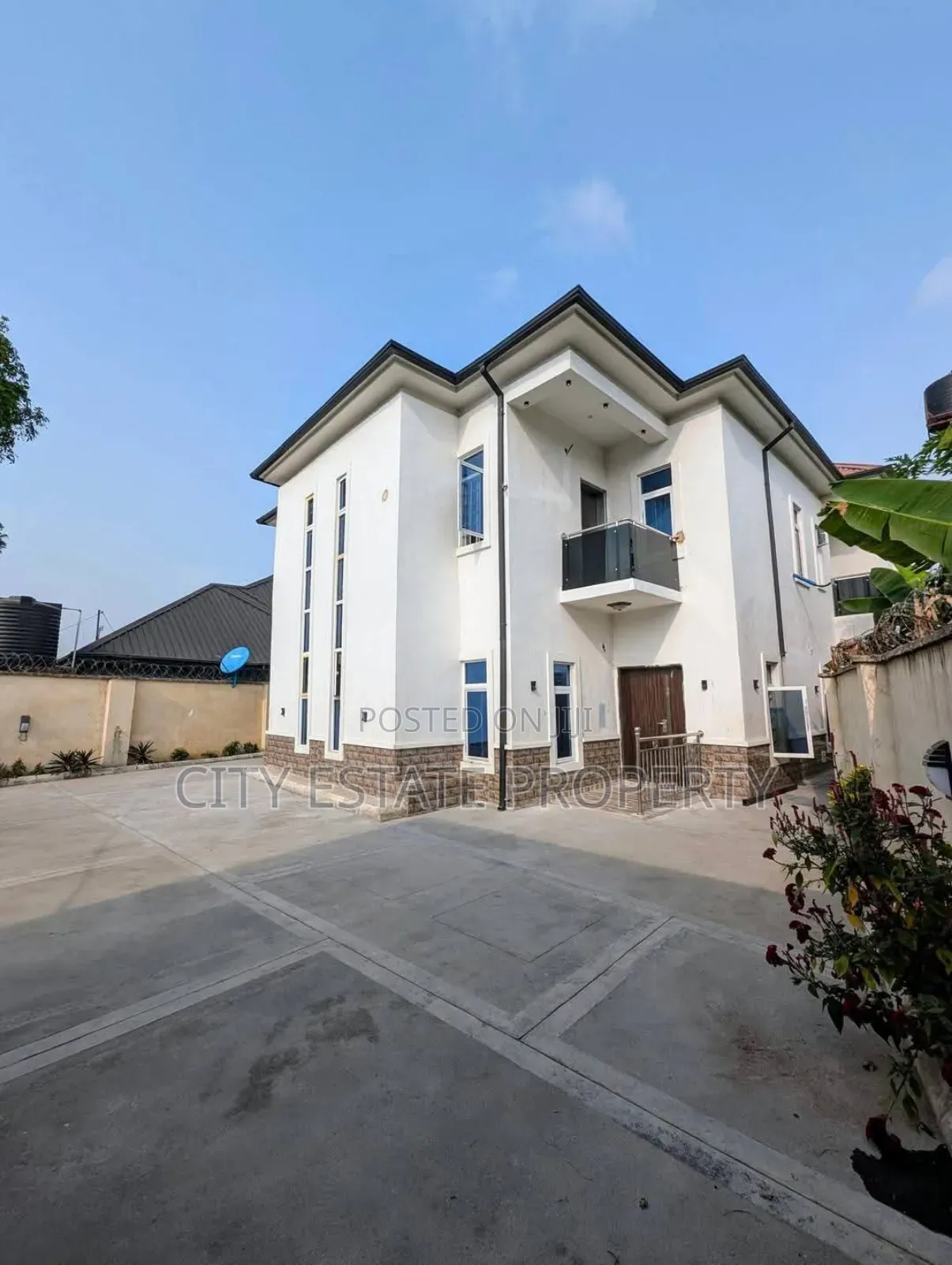 8bdrm Duplex in City Estate, Uyo for sale