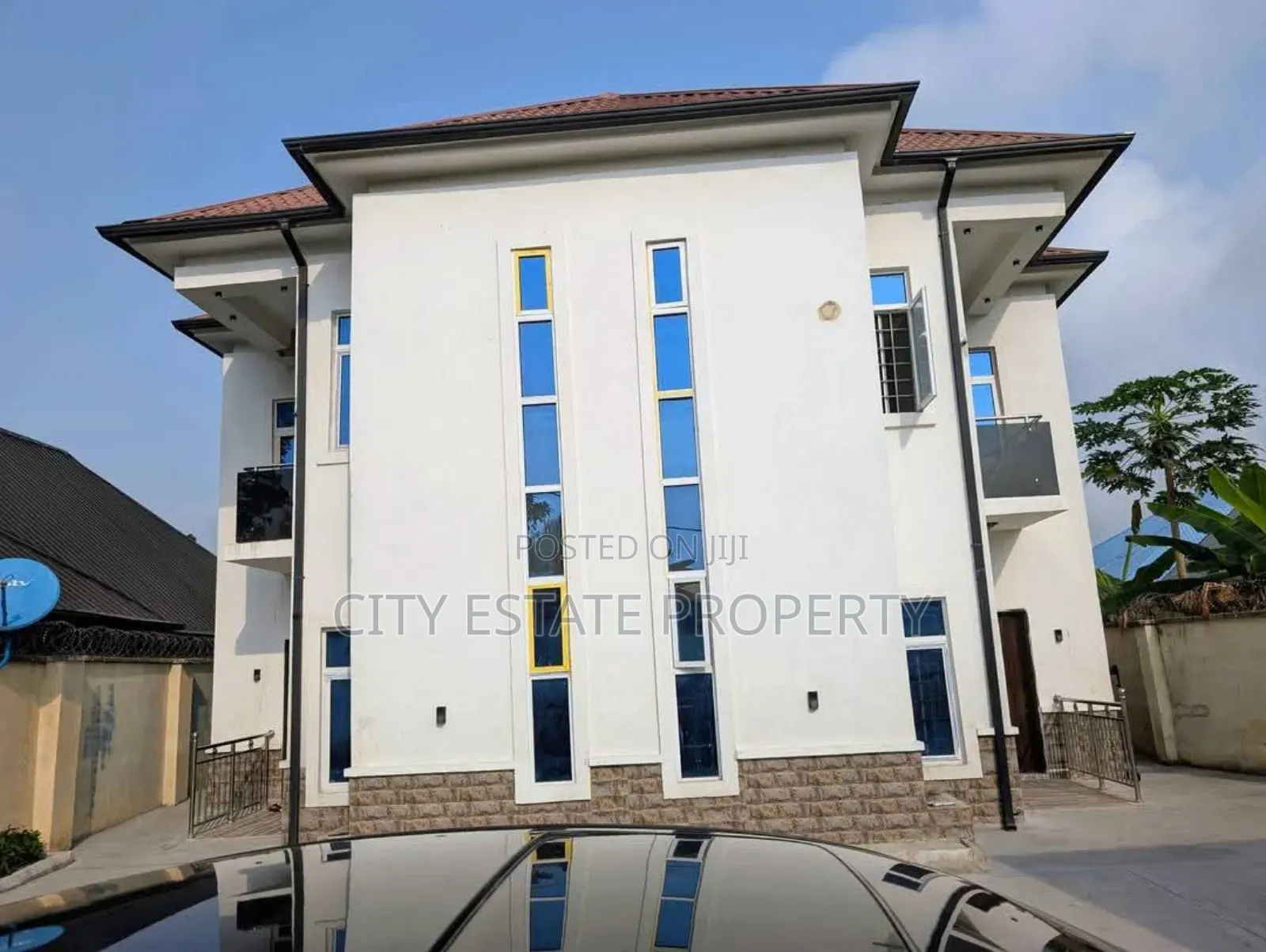8bdrm Duplex in City Estate, Uyo for sale